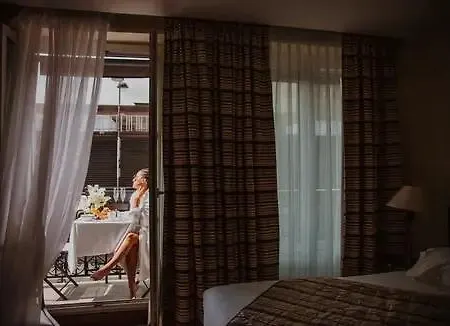 Hotel Waldorf Montparnasse Paris