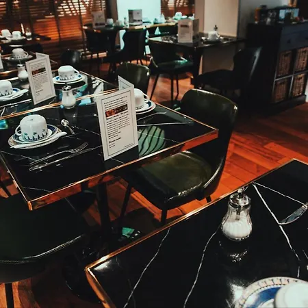 Waldorf Montparnasse Hotel 3*